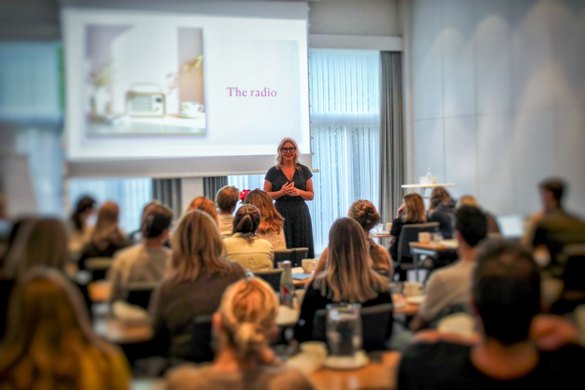 Kjelgaard underviser kursdeltakerne på den toårige ACT-utdanningen